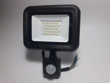 LED прожектор з датчиком руху 20W ДО-15 IP65 5000К GLX чорний 1689077614 фото