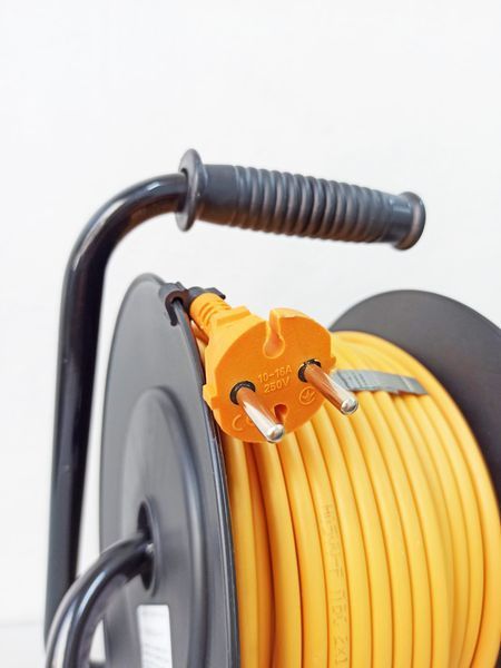 Подовжувач на котушці 50 м, 4,0 кВт, 2х2,5 мм&sup2; KVS-О4-2x2.5-50 фото