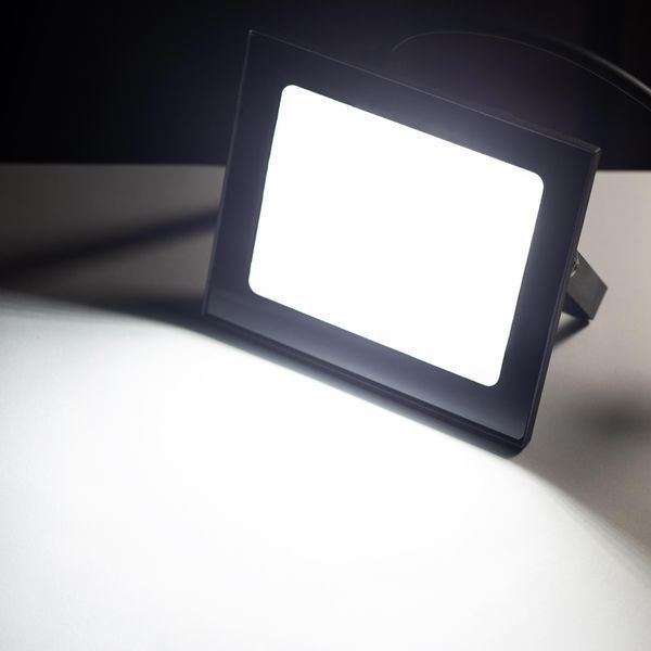 Світлодіодний прожектор 30 W GLX LED 6500 K IP65 ДО-35 30W фото